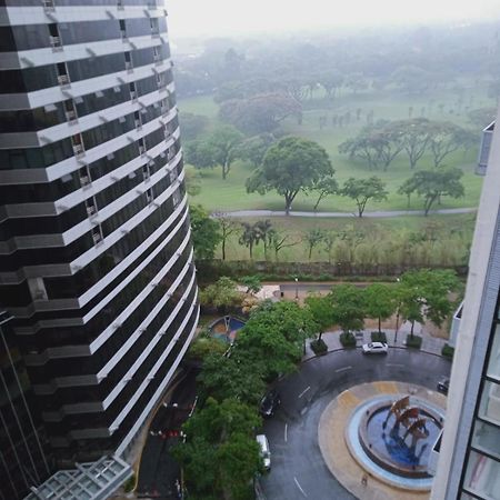2 Bedrooms Units Forbes Area 5Th Avenue Bgc Center Manila Exterior photo