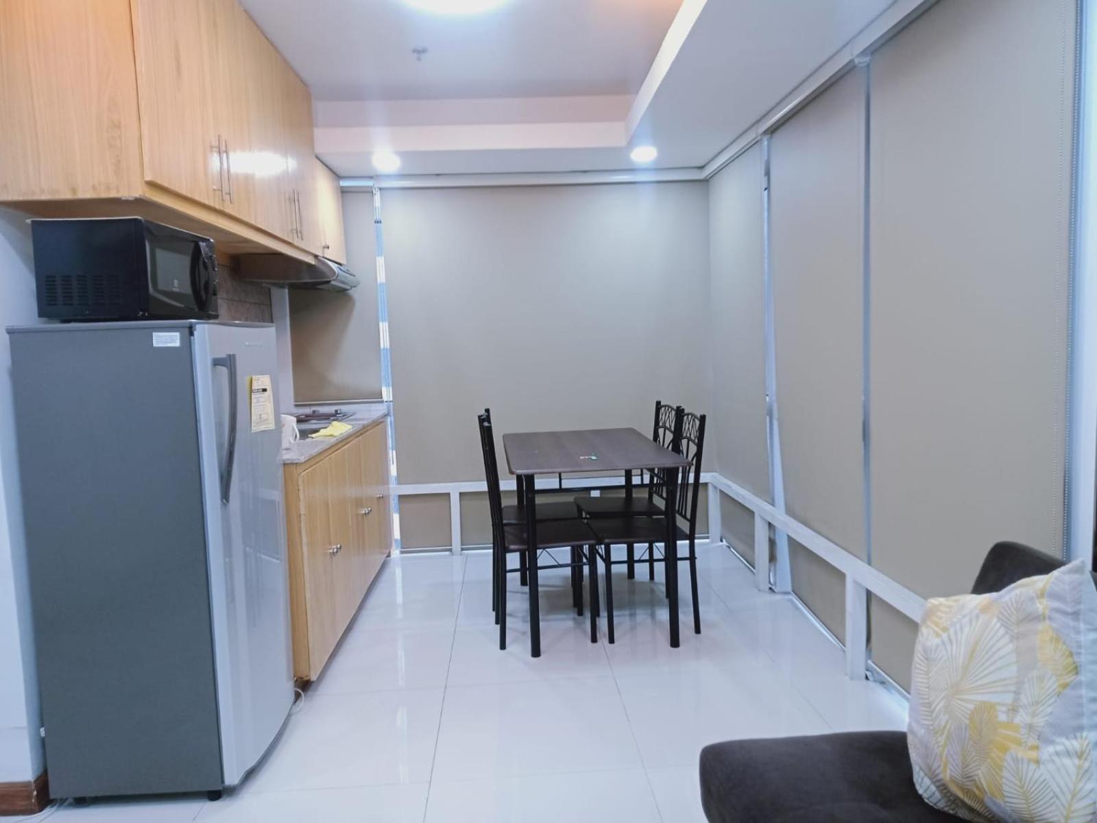 2 Bedrooms Units Forbes Area 5Th Avenue Bgc Center Manila Exterior photo