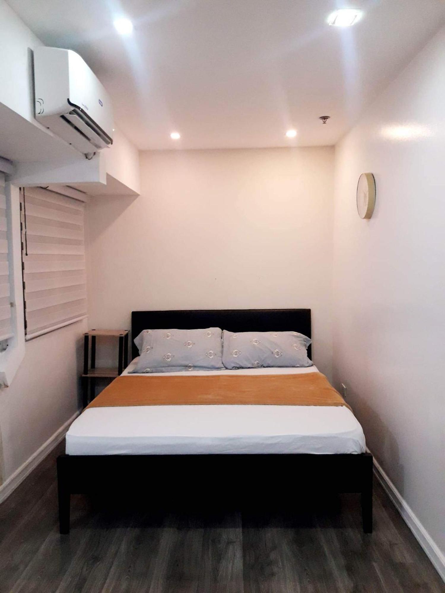 2 Bedrooms Units Forbes Area 5Th Avenue Bgc Center Manila Exterior photo