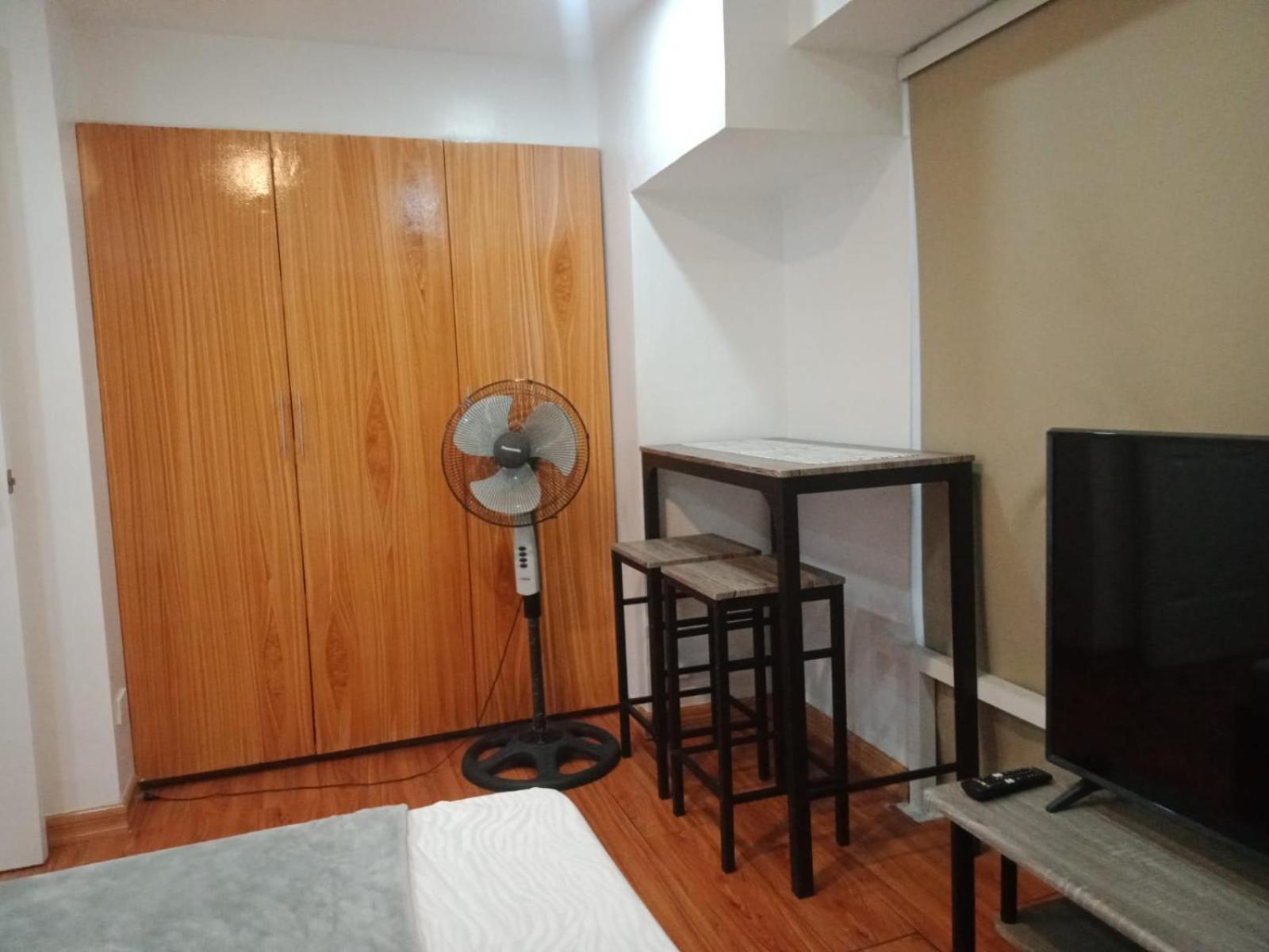 2 Bedrooms Units Forbes Area 5Th Avenue Bgc Center Manila Exterior photo