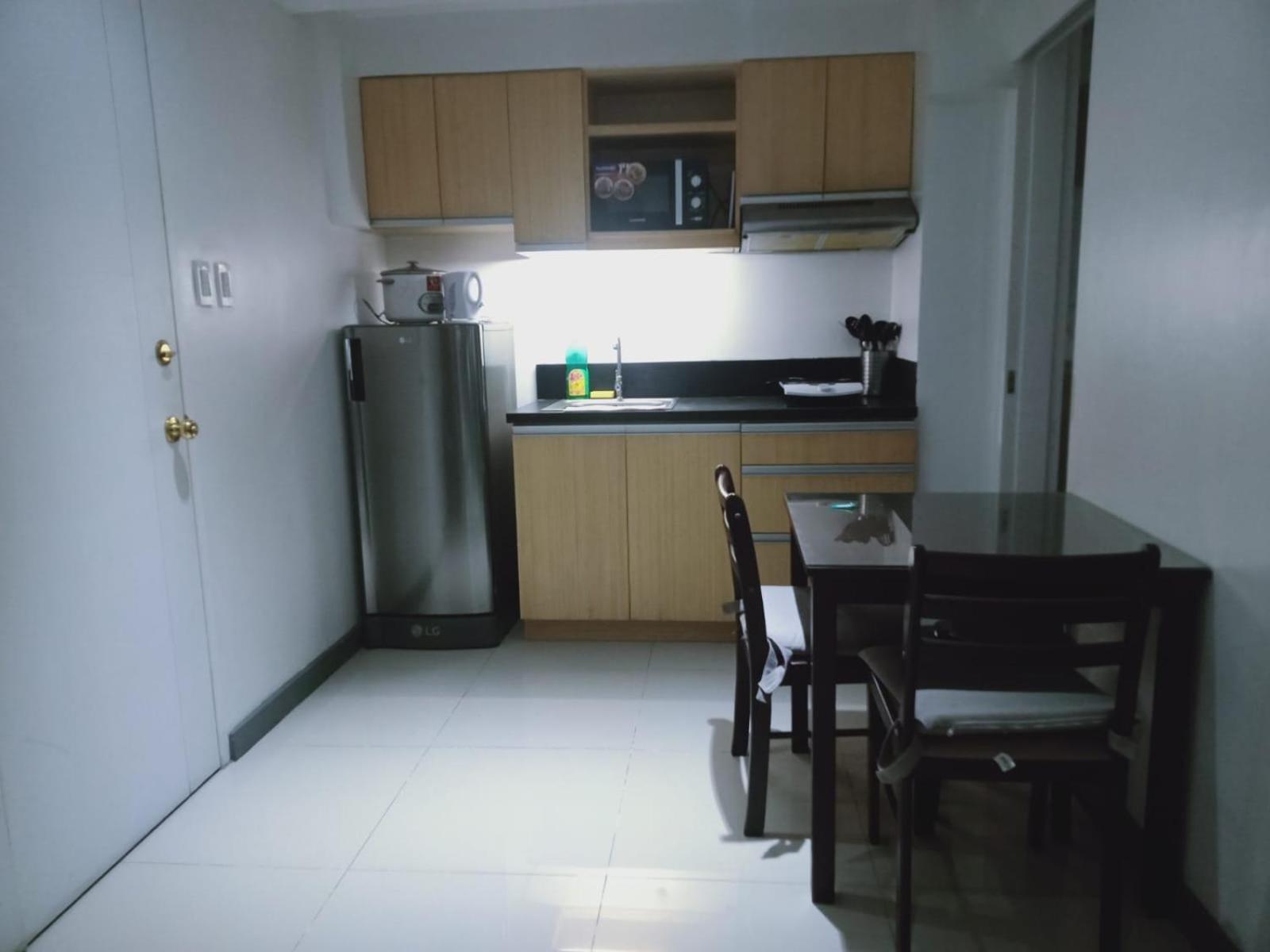 2 Bedrooms Units Forbes Area 5Th Avenue Bgc Center Manila Exterior photo