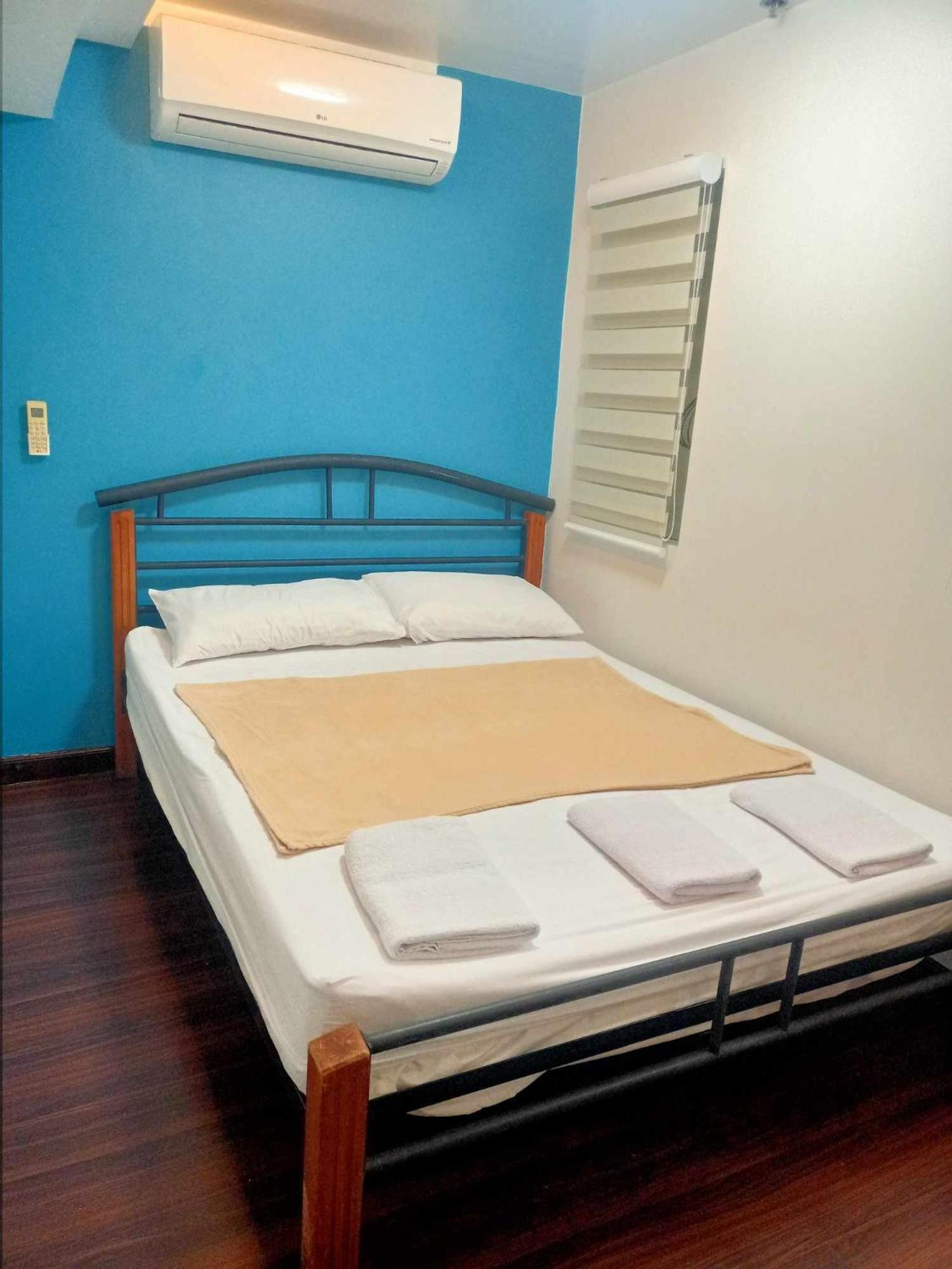 2 Bedrooms Units Forbes Area 5Th Avenue Bgc Center Manila Exterior photo