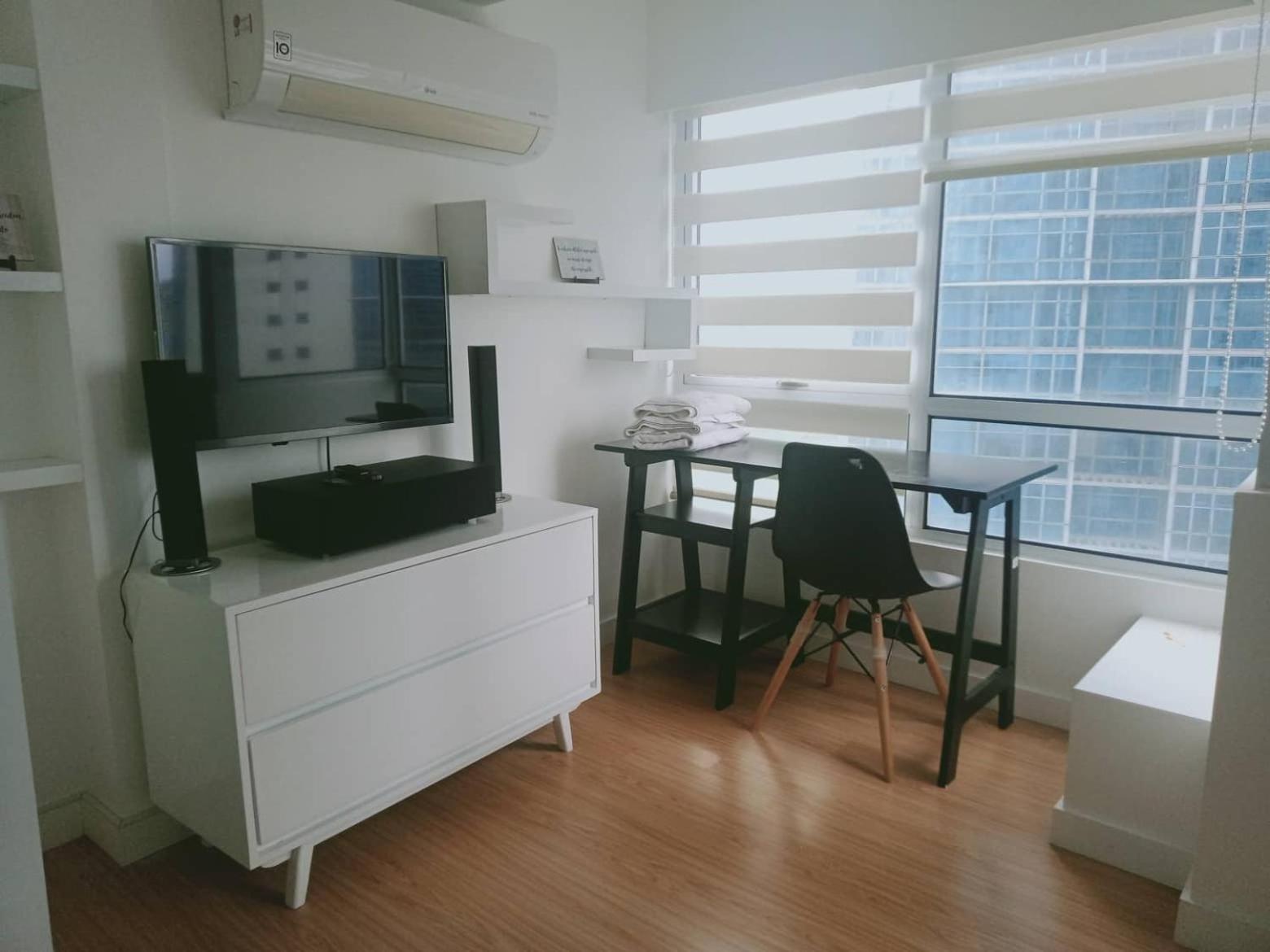 2 Bedrooms Units Forbes Area 5Th Avenue Bgc Center Manila Exterior photo