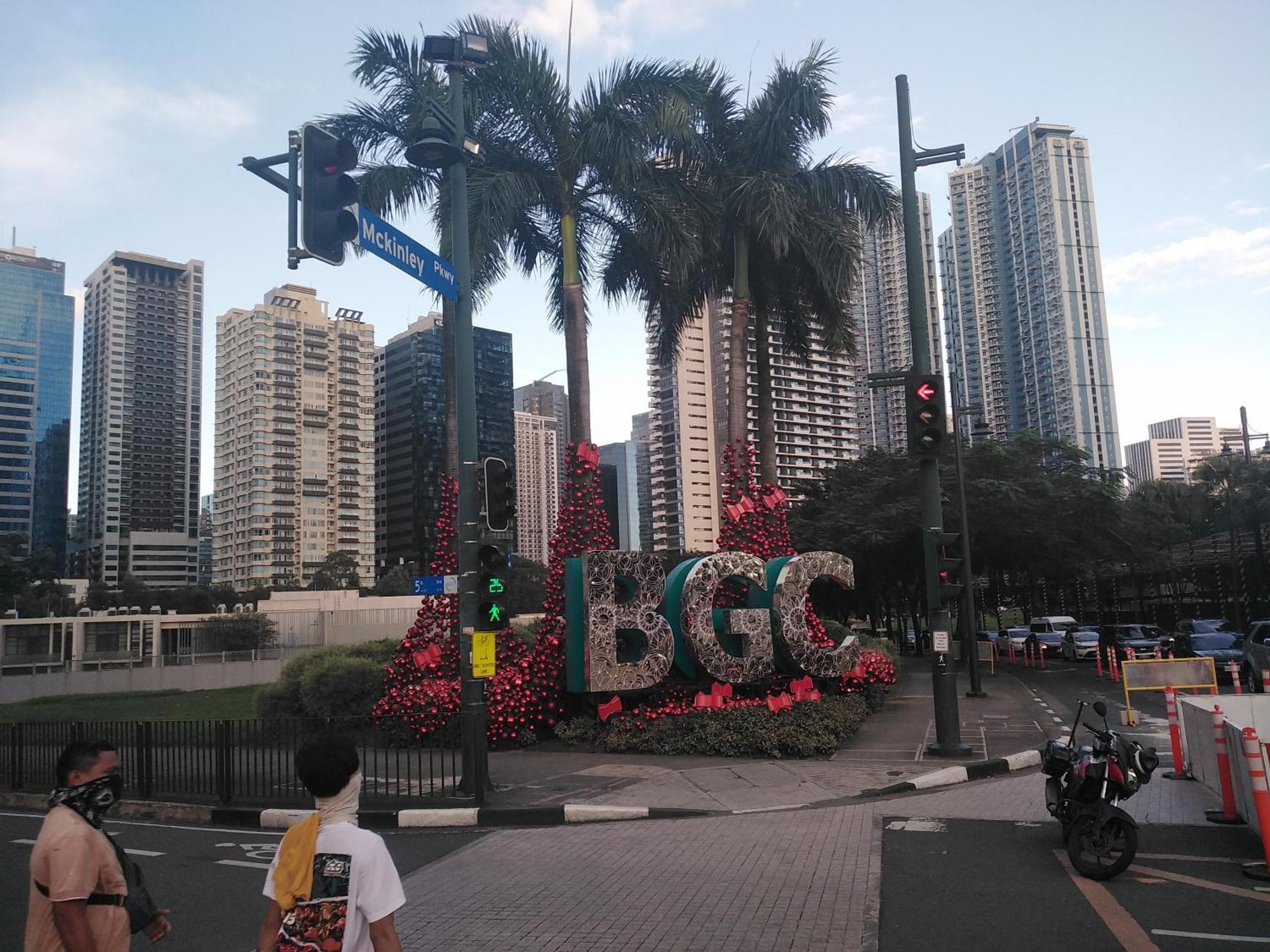 2 Bedrooms Units Forbes Area 5Th Avenue Bgc Center Manila Exterior photo