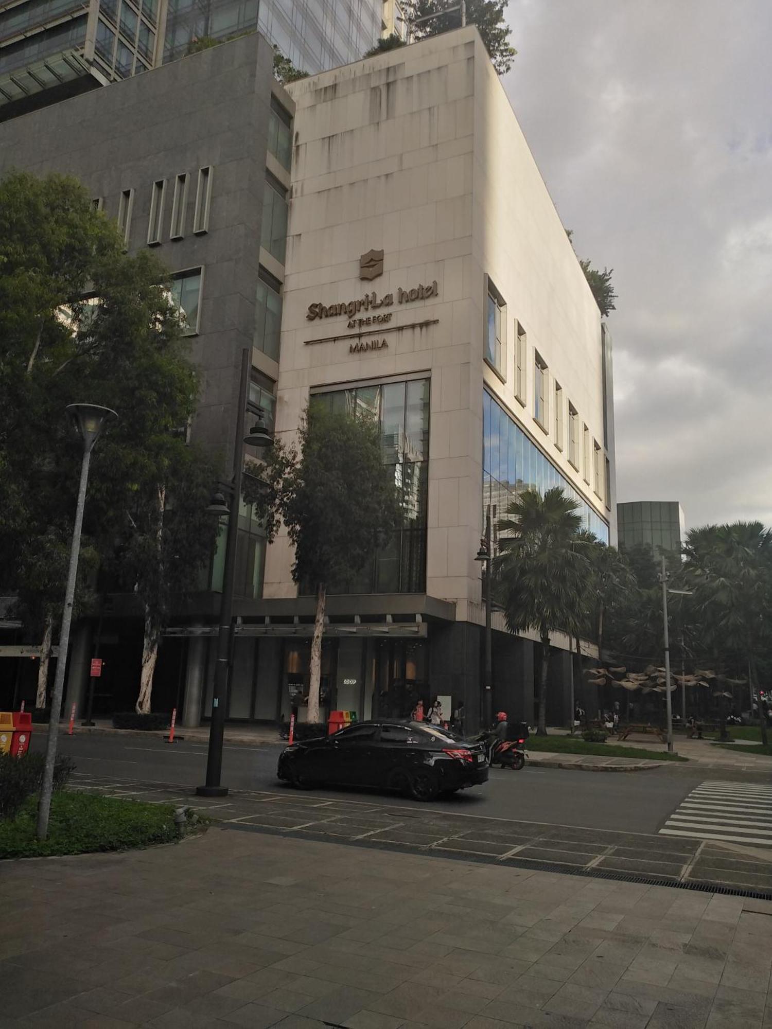 2 Bedrooms Units Forbes Area 5Th Avenue Bgc Center Manila Exterior photo