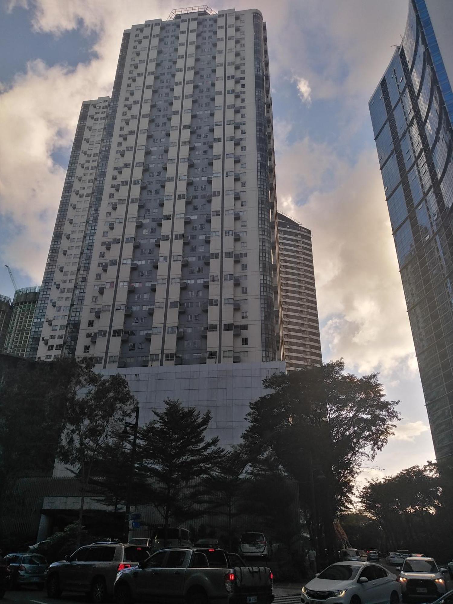 2 Bedrooms Units Forbes Area 5Th Avenue Bgc Center Manila Exterior photo